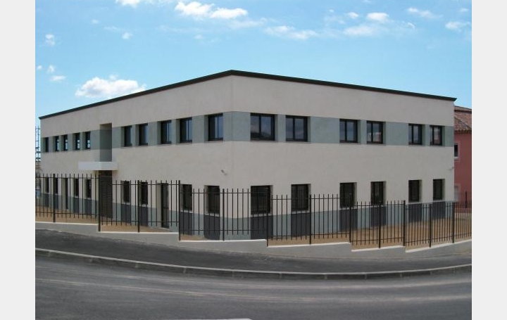 Réseau Immo-diffusion : Local commercial  EGUILLES   1 820 € 