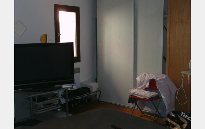 Réseau Immo-diffusion : Appartement P1  LA TOUR-D'AIGUES  41 m2 490 € 