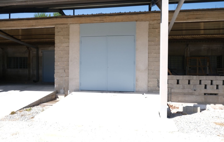 Réseau Immo-diffusion : Garage  PEYROLLES-EN-PROVENCE  95 m2 800 € 