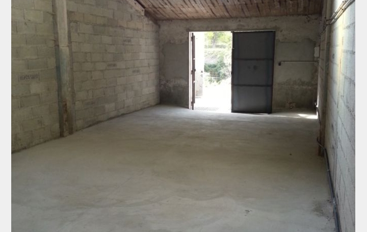 Garage PEYROLLES-EN-PROVENCE (13860)  95 m2 800 € 