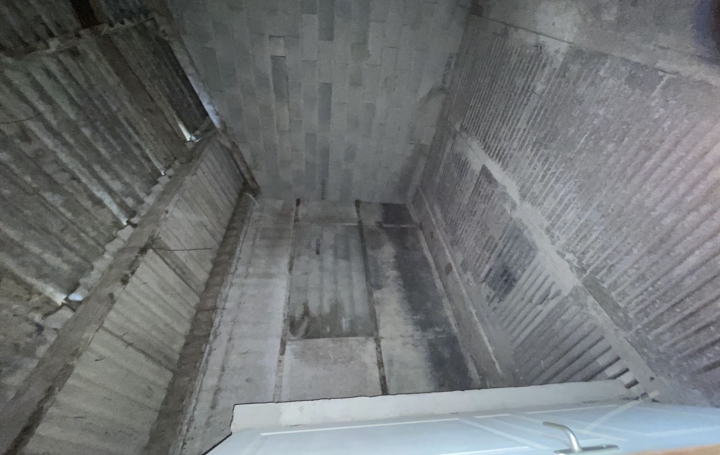 Garage MEYRARGUES (13650)  95 m2 690 € 