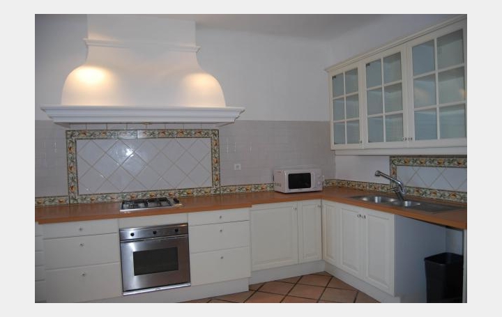 Réseau Immo-diffusion : Maison de village  MEYRARGUES  120 m2 1 080 € 