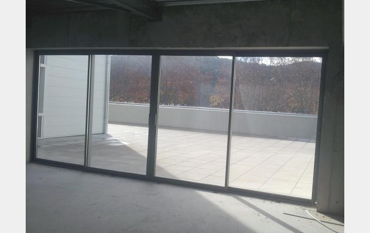 Réseau Immo-diffusion : Local commercial  LE THOLONET  95 m2 1 900 € 