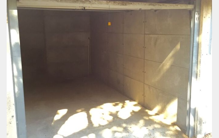 Garage MARSEILLE (13009)  13 m2 71 000 € 