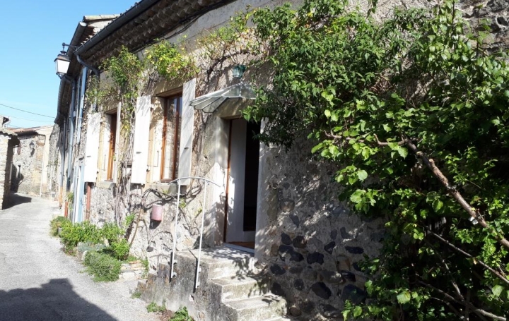 Réseau Immo-diffusion : Maison de village  COUX  83 m2 509 € 