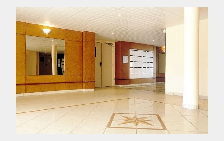 Réseau Immo-diffusion : Appartement P3  PIERRE-BENITE  66 m2 125 000 € 