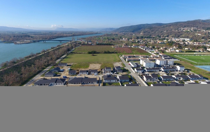 Terrain CHARMES-SUR-RHONE (07800)   83 000 € 