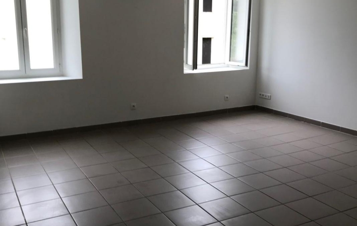 3 Pièces ALLEGRE-LES-FUMADES (30500)  70 m2 585 € 