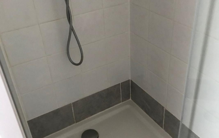 3 Pièces ALLEGRE-LES-FUMADES (30500)  70 m2 585 € 