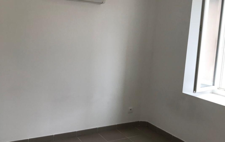 3 Pièces ALLEGRE-LES-FUMADES (30500)  70 m2 585 € 