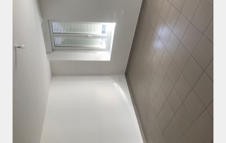 5 Pièces ALLEGRE-LES-FUMADES (30500)  91 m2 800 € 