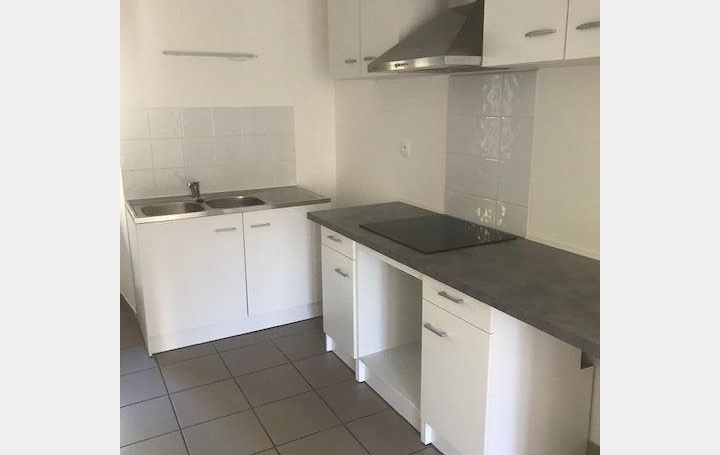 5 Pièces ALLEGRE-LES-FUMADES (30500)  91 m2 800 € 