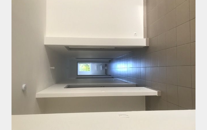 5 Pièces ALLEGRE-LES-FUMADES (30500)  91 m2 800 € 