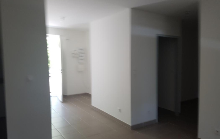 5 Pièces ALLEGRE-LES-FUMADES (30500)  91 m2 800 € 