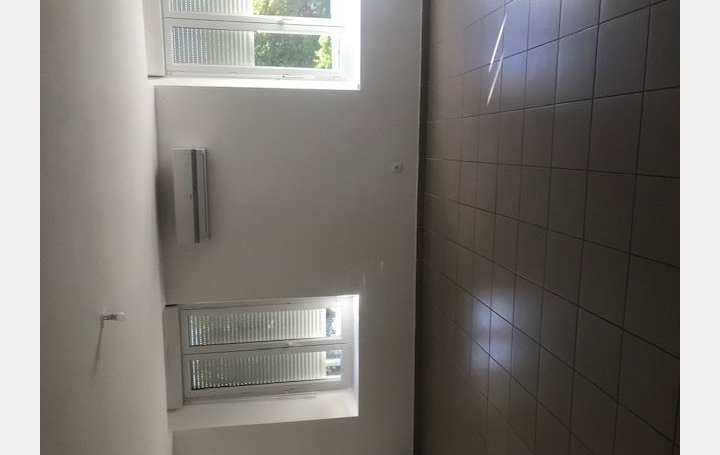 5 Pièces ALLEGRE-LES-FUMADES (30500)  91 m2 800 € 