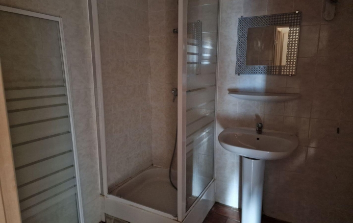 3 Pièces SAINT-HILAIRE-DE-BRETHMAS (30560)  110 m2 490 € 