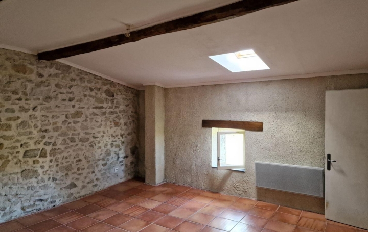 3 Pièces SAINT-HILAIRE-DE-BRETHMAS (30560)  110 m2 490 € 
