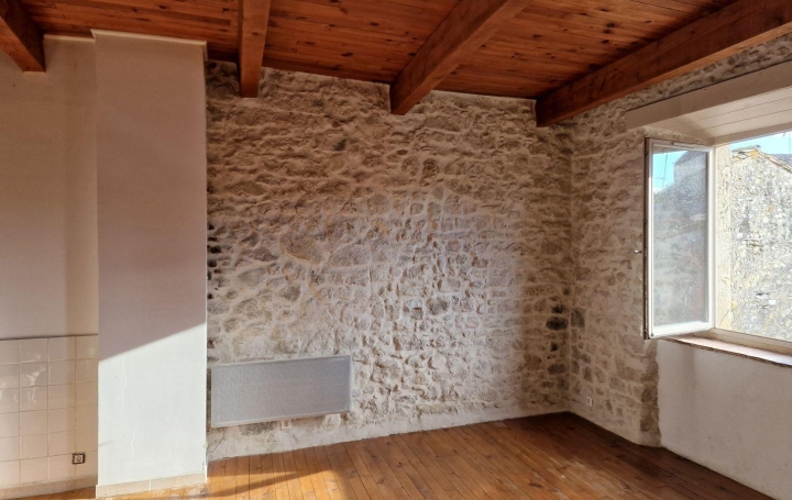 3 Pièces SAINT-HILAIRE-DE-BRETHMAS (30560)  110 m2 490 € 