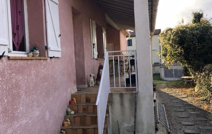 Maison SAINT-BRES (30500)  100 m2 860 € 