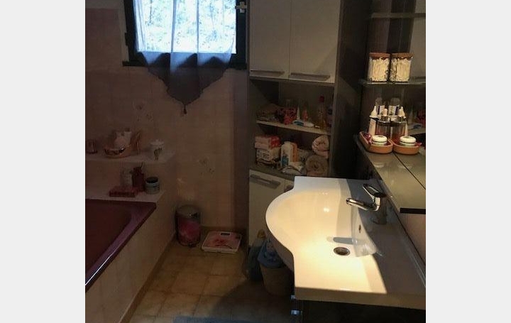 Maison SAINT-BRES (30500)  100 m2 860 € 