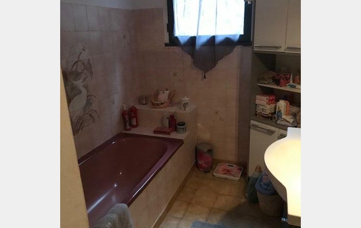 Maison SAINT-BRES (30500)  100 m2 860 € 