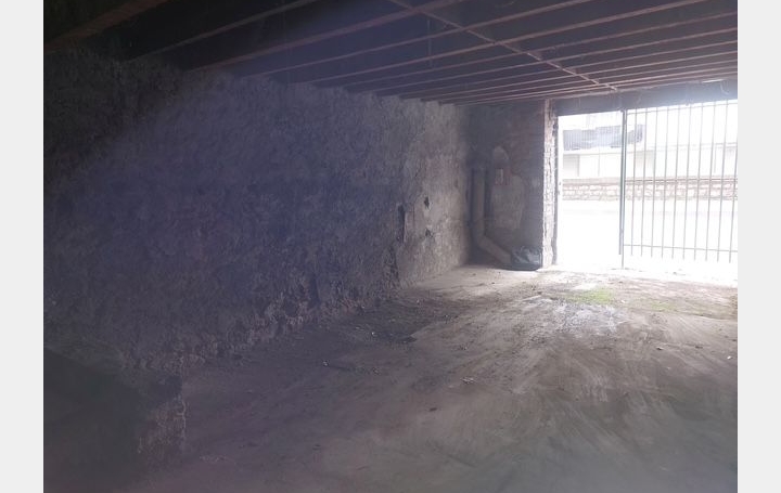 Garage ALES (30100)  86 m2 450 € 