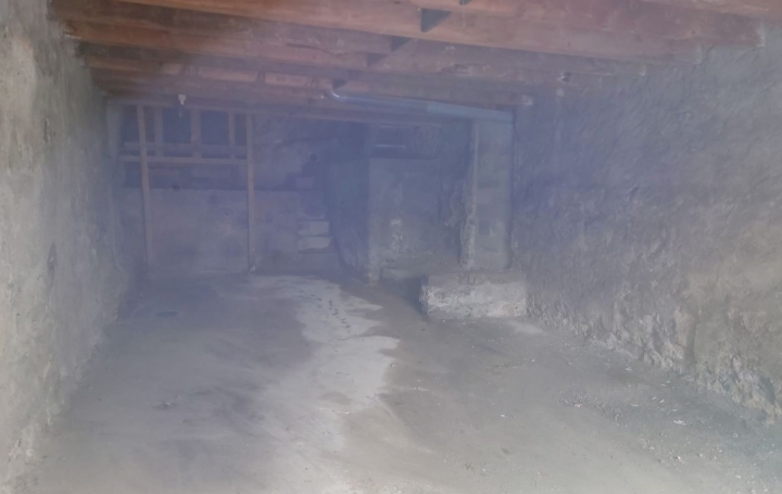 Garage ALES (30100)  86 m2 450 € 