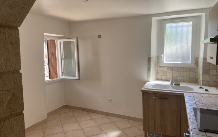 3 Pièces BESSEGES (30160)  89 m2 560 € 