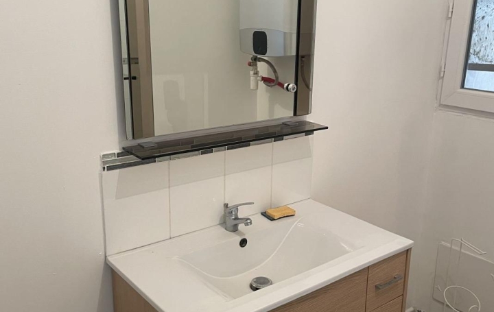 Studio SAINT-FLORENT-SUR-AUZONNET (30960)  57 m2 560 € 