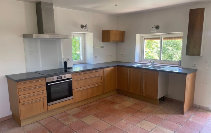 4 Pièces SAINT-JEAN-DE-VALERISCLE (30960)  118 m2 850 € 