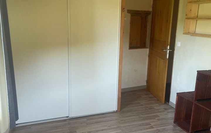 4 Pièces SAINT-JEAN-DE-VALERISCLE (30960)  118 m2 850 € 