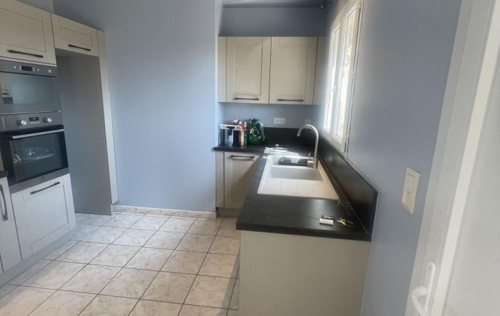 Maison SAINT-JULIEN-DE-CASSAGNAS (30500)  100 m2 980 € 