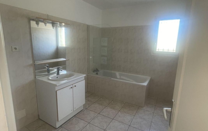 Maison SAINT-JULIEN-DE-CASSAGNAS (30500)  100 m2 980 € 