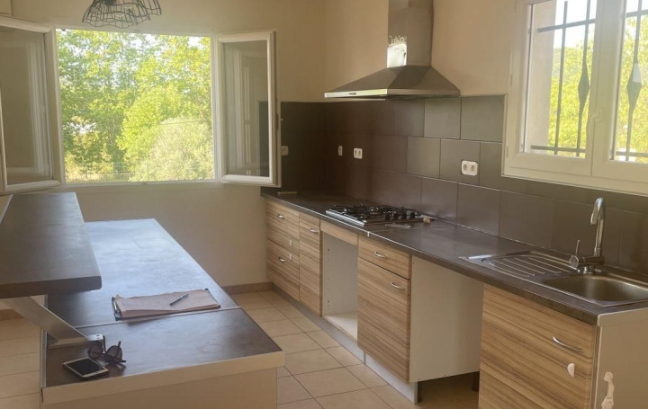 Maison LES MAGES (30960)  105 m2 880 € 