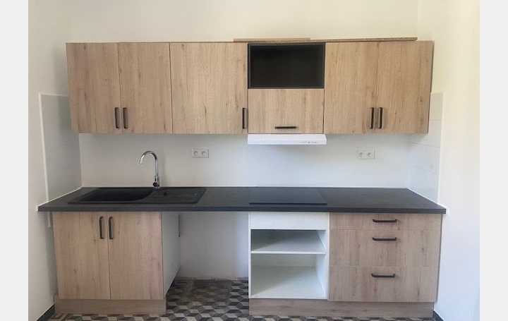 3 Pièces GAGNIERES (30160)  80 m2 580 € 