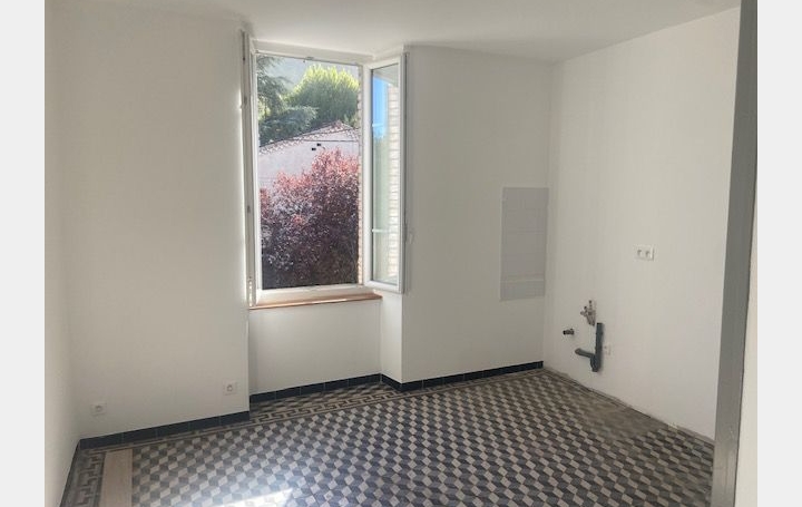 3 Pièces GAGNIERES (30160)  80 m2 580 € 