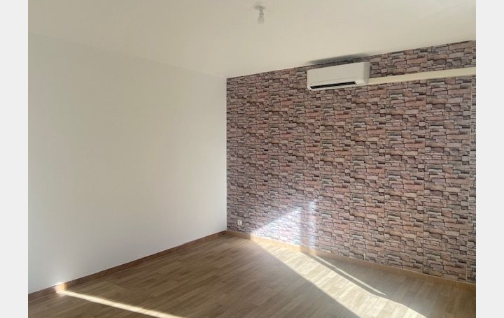 3 Pièces GAGNIERES (30160)  80 m2 580 € 