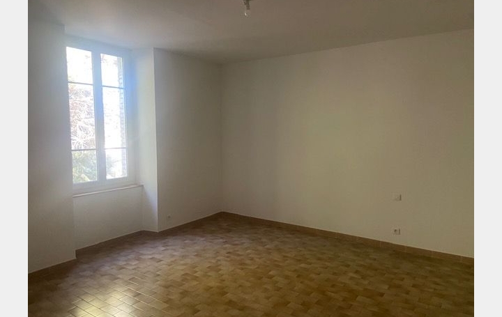 3 Pièces GAGNIERES (30160)  80 m2 580 € 