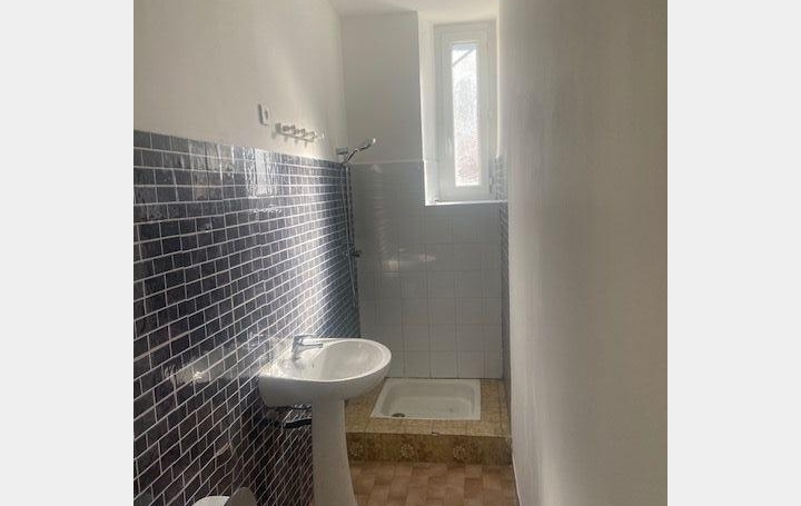 3 Pièces GAGNIERES (30160)  80 m2 580 € 