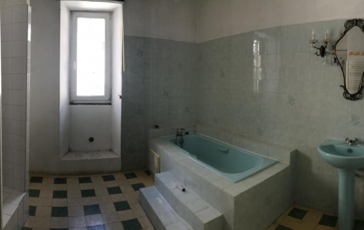 Immeuble SAINT-AMBROIX (30500)  140 m2 149 000 € 