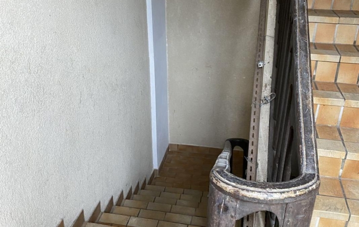 Immeuble SAINT-AMBROIX (30500)  400 m2 226 000 € 