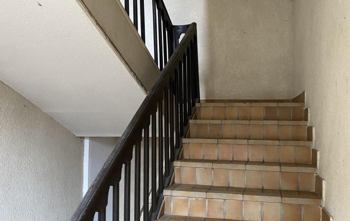 Immeuble SAINT-AMBROIX (30500)  400 m2 226 000 € 