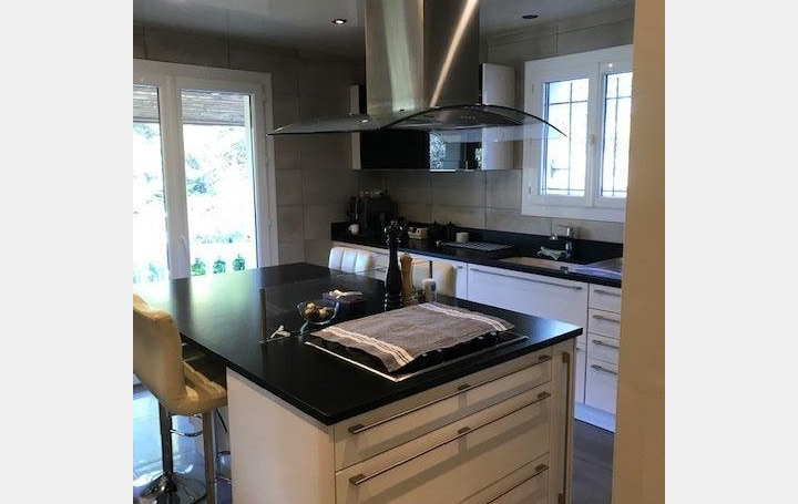 Maison LES MAGES (30960)  220 m2 672 000 € 