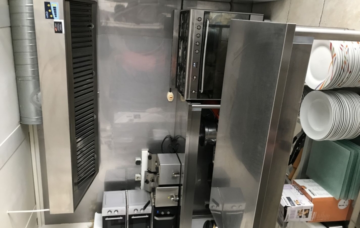 Local commercial LES MAGES (30960)  134 m2 183 600 € 