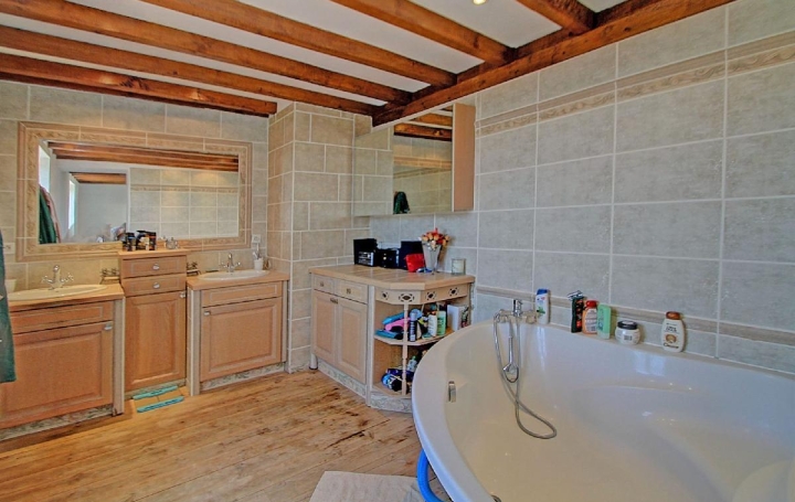 Maison LA TOUR-DU-PIN (38110)  194 m2 350 000 € 