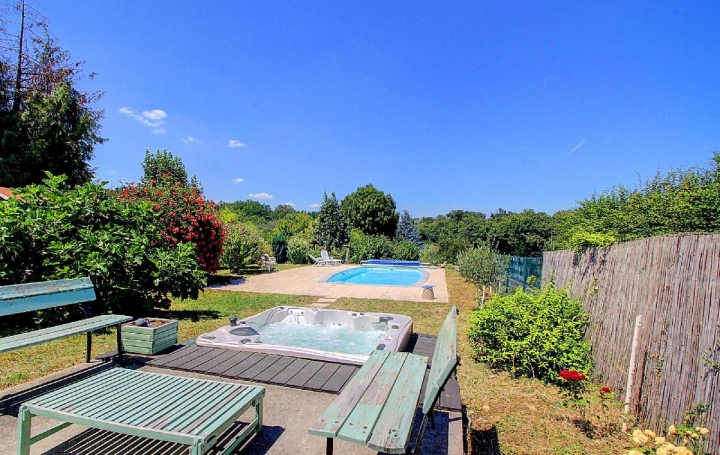 Maison LA TOUR-DU-PIN (38110)  194 m2 350 000 € 