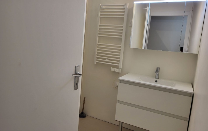 3 Pièces THOIRY (01710)  78 m2 1 150 € 