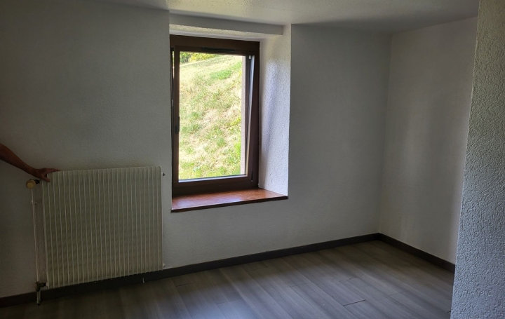 2 Pièces THOIRY (01710)  64 m2 1 110 € 