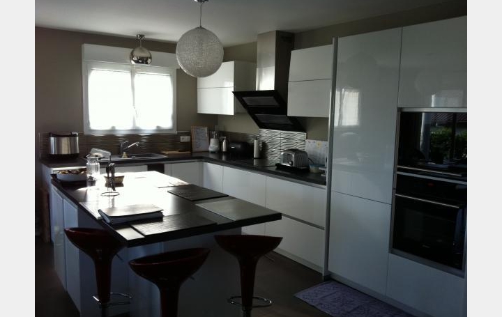 Réseau Immo-diffusion : Villa  CROZET  128 m2 650 000 € 