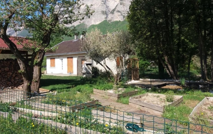 Réseau Immo-diffusion : Maison  CROLLES  69 m2 890 € 